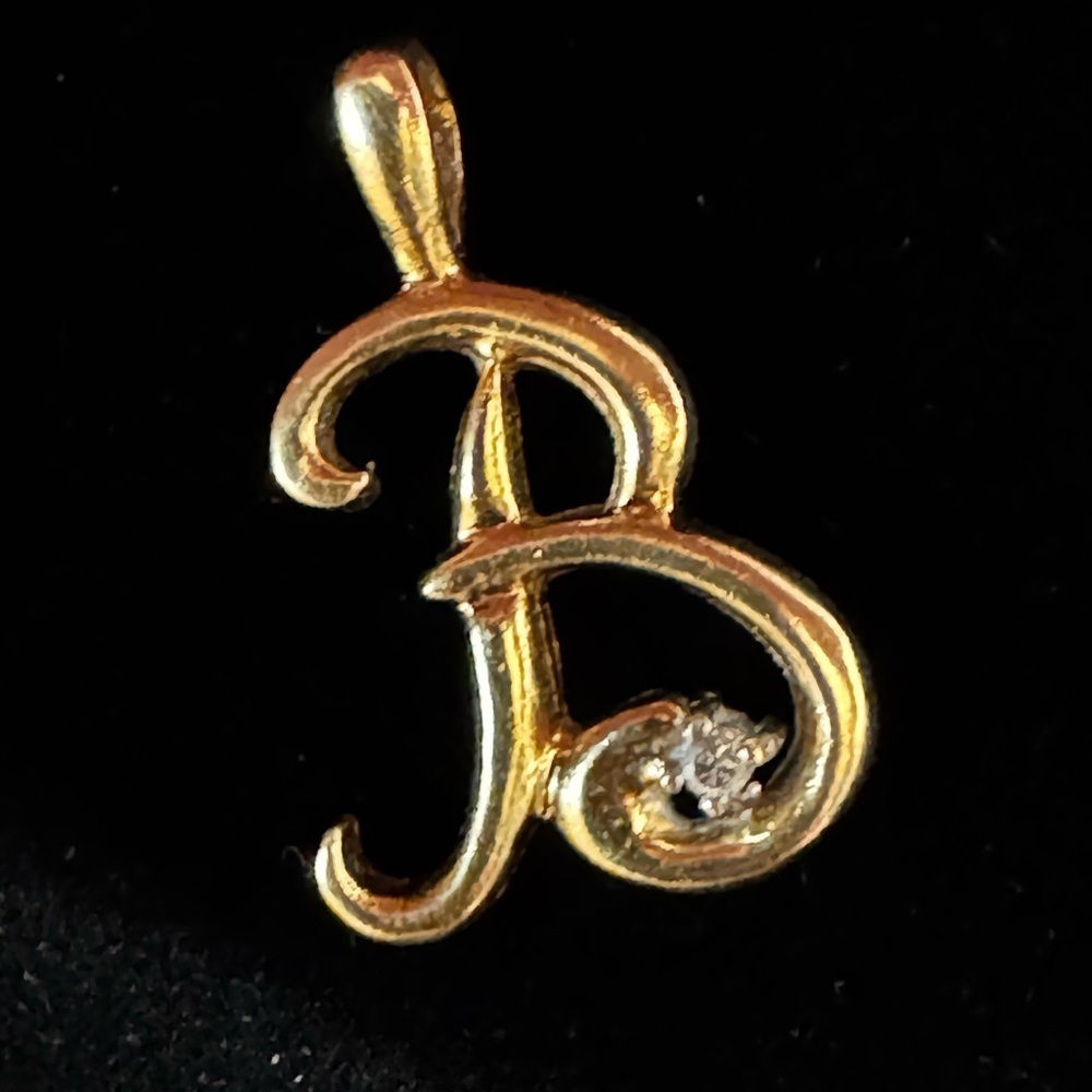 Vintage 14k Yellow Gold Letter B Initial Pendant with diamond accent (102)